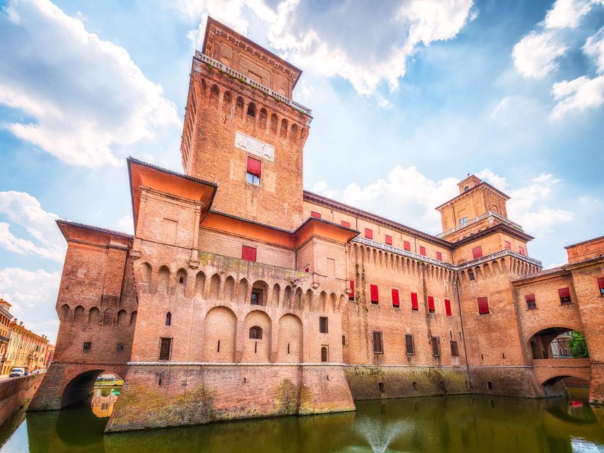 Casa Duchesse Al Castello Apartment Ferrara Bagian luar foto