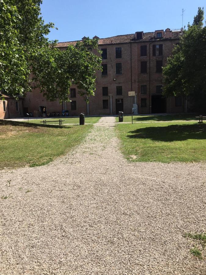 Casa Duchesse Al Castello Apartment Ferrara Bagian luar foto