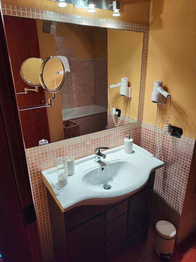 Casa Duchesse Al Castello Apartment Ferrara Bagian luar foto