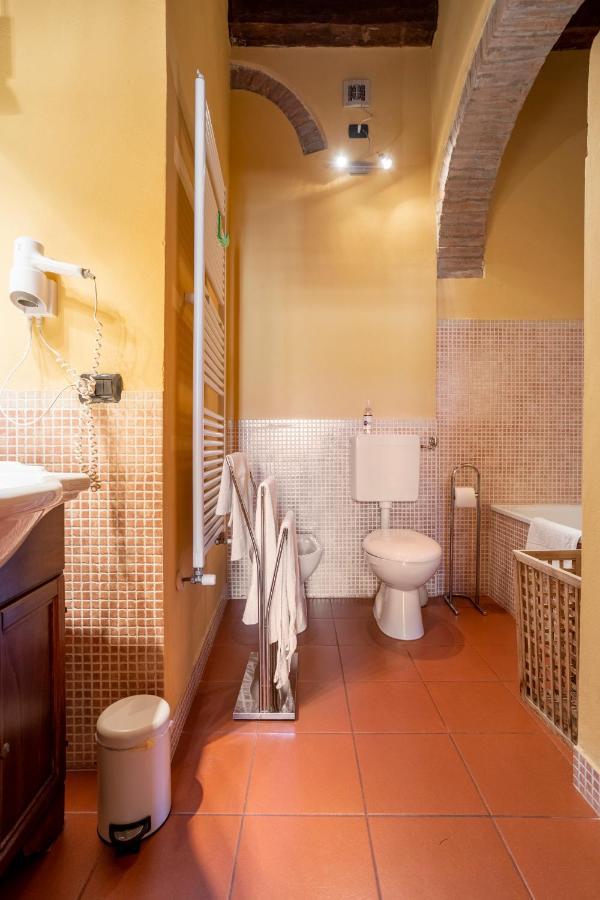 Casa Duchesse Al Castello Apartment Ferrara Bagian luar foto